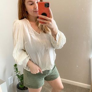 Linen puffy long sleeved blouse